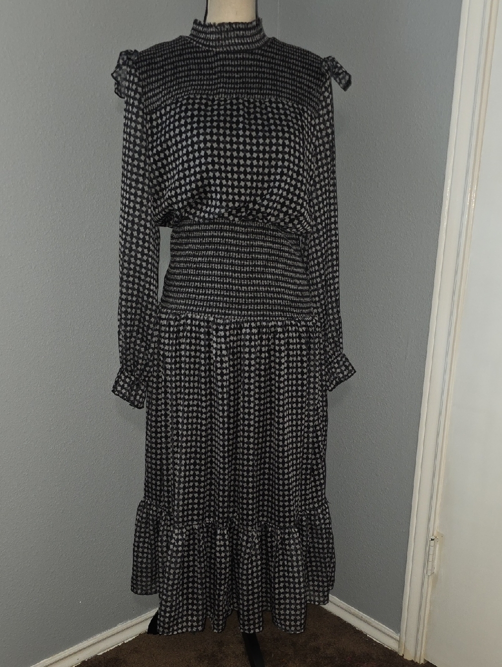 Area Stars Black and White Long-Sleeve Midi Dress with Smocked Waist Sz XL